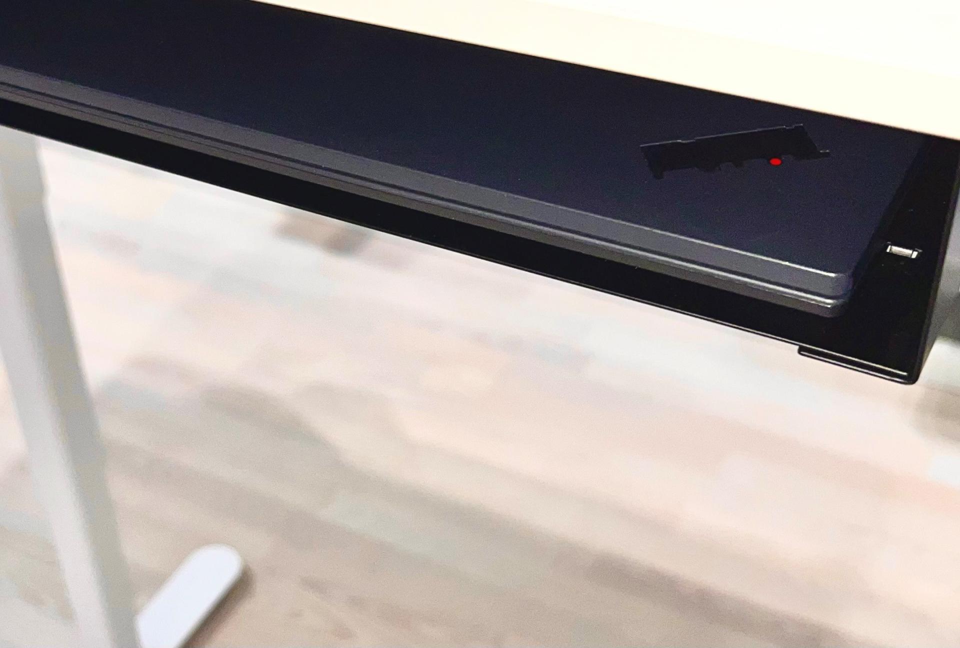 New Office metalhylde 1